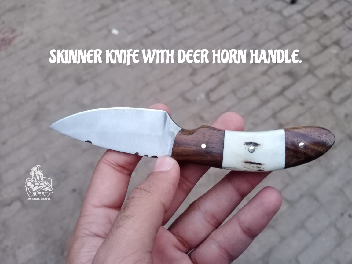 SKINNER KNIFE WITH DEER HORN HANDLE.