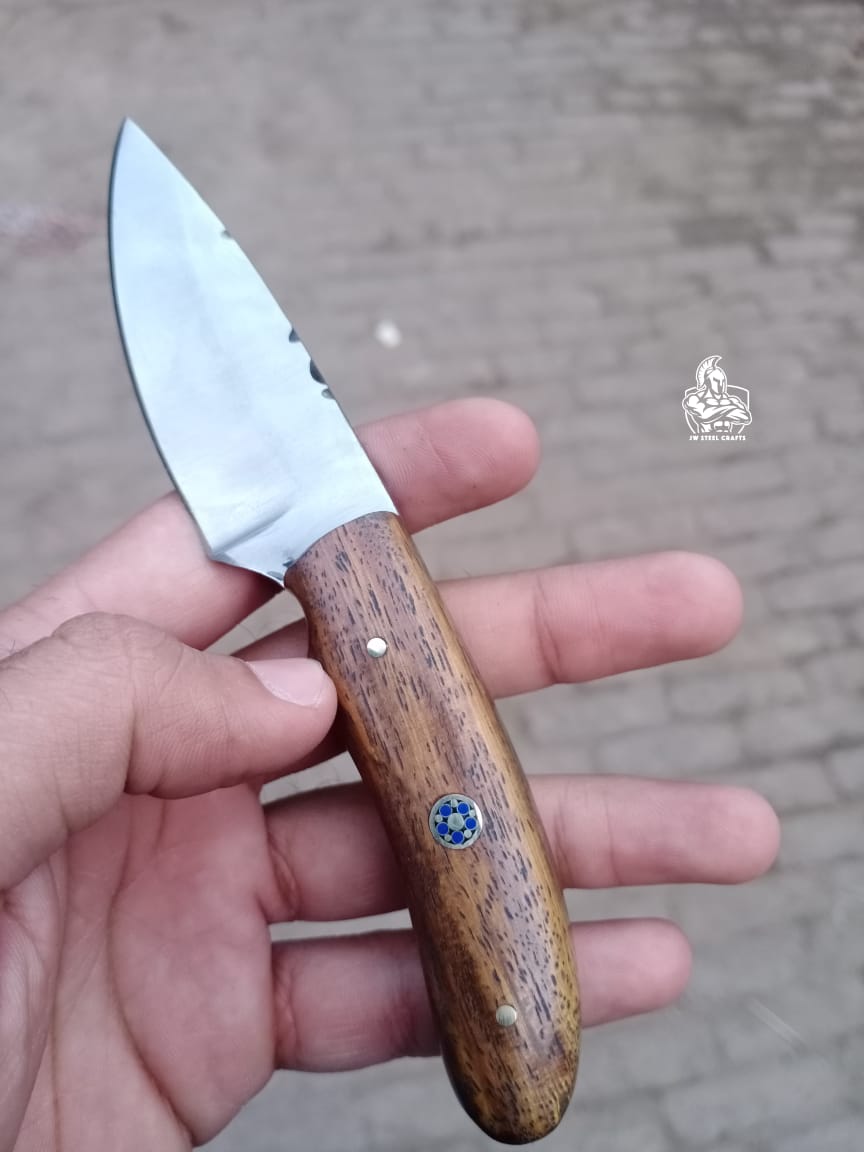 Hand made Skinner With Wood Handle.