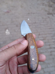 Hand made Skinner With Wood Handle.